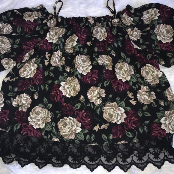 Off the shoulder Floral Top - Picture 3 of 3